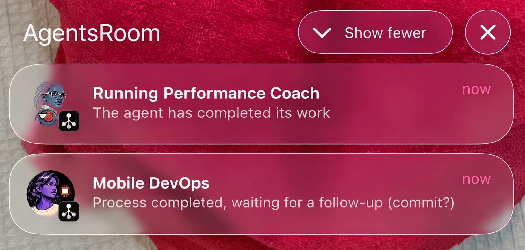ศูนย์การแจ้งเตือนบน iOS แสดงการแจ้งเตือนแบบพุชของ AgentsRoom สองรายการ แต่ละรายการมีรูปอวาตาร์ของ agent เป็นรูปผู้ส่ง: Running Performance Coach รายงานว่า agent ทำงานเสร็จแล้ว และ Mobile DevOps รายงานว่ากระบวนการเสร็จสิ้นและกำลังรอ commit ถัดไป
