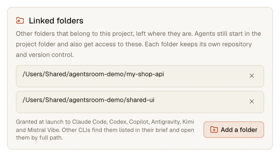 Cartelle collegate in AgentsRoom: aggiungere altre cartelle e repository a un progetto senza spostarli Impostazioni del progetto di AgentsRoom, Generale, Cartelle collegate: due cartelle collegate al progetto my-shop, my-shop-api e shared-ui, con il pulsante Aggiungi una cartella e la nota che indica che Claude Code, Codex, Copilot, Antigravity, Kimi e Mistral Vibe le ricevono all'avvio